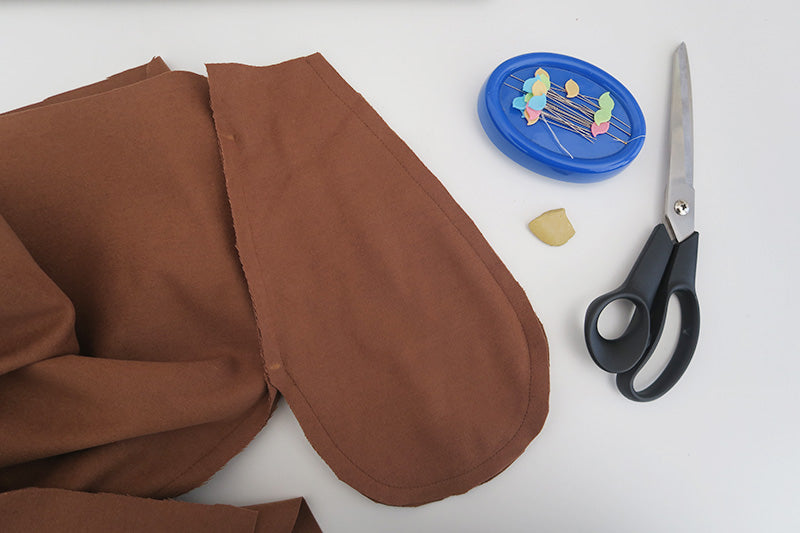 Sew along the curve of the pocket