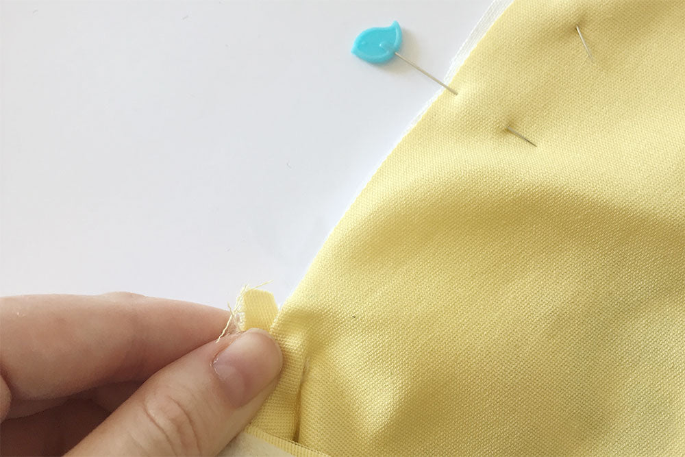 Expose the line of side seam stitching